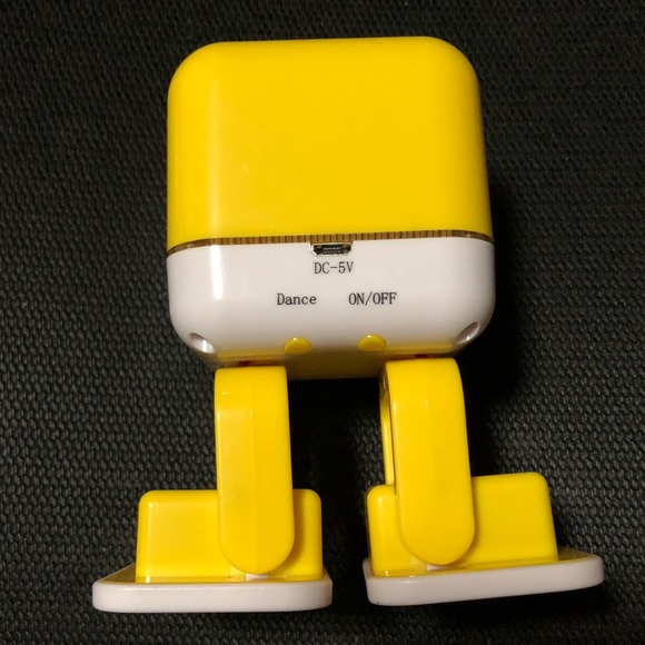 New Dancing Robot Speaker - Picture 5 of 7